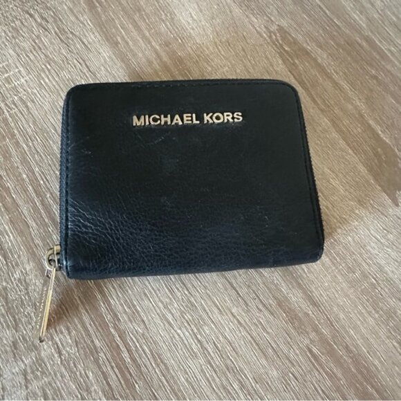 Michael Kors Black Leather Zip Wallet - Picture 1 of 3